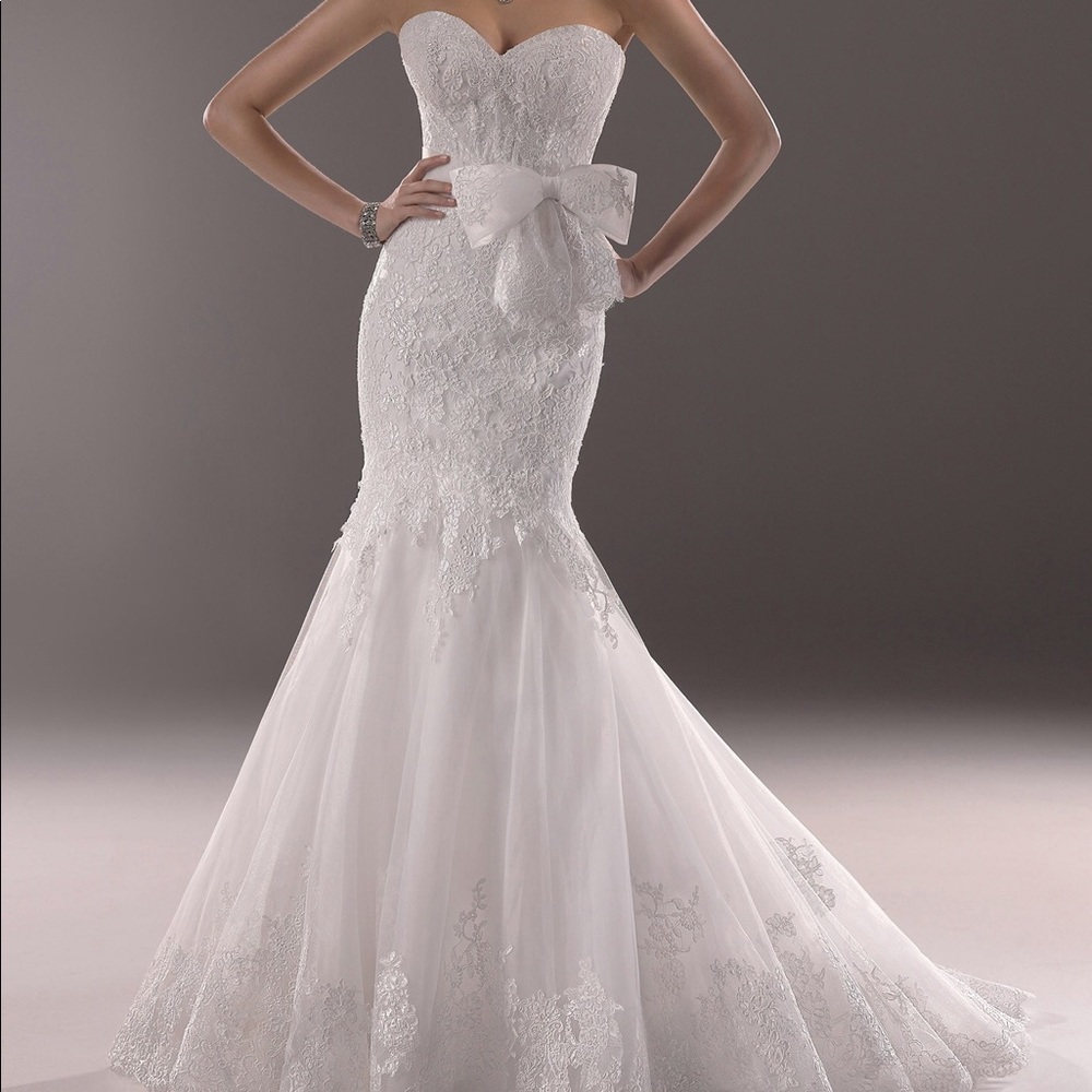 Strapless White Lace Mermaid Wedding Dress Does Not Include Bow.